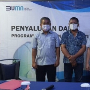 17 Pelaku UMKM Terima Bantuan Usaha Dari PT. Timah Tbk